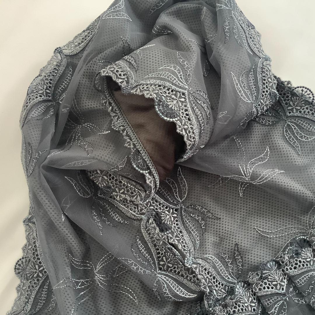 １点のみ　総レースクールタオル　ストール　２段ギャザーレース　グレー&ブラック