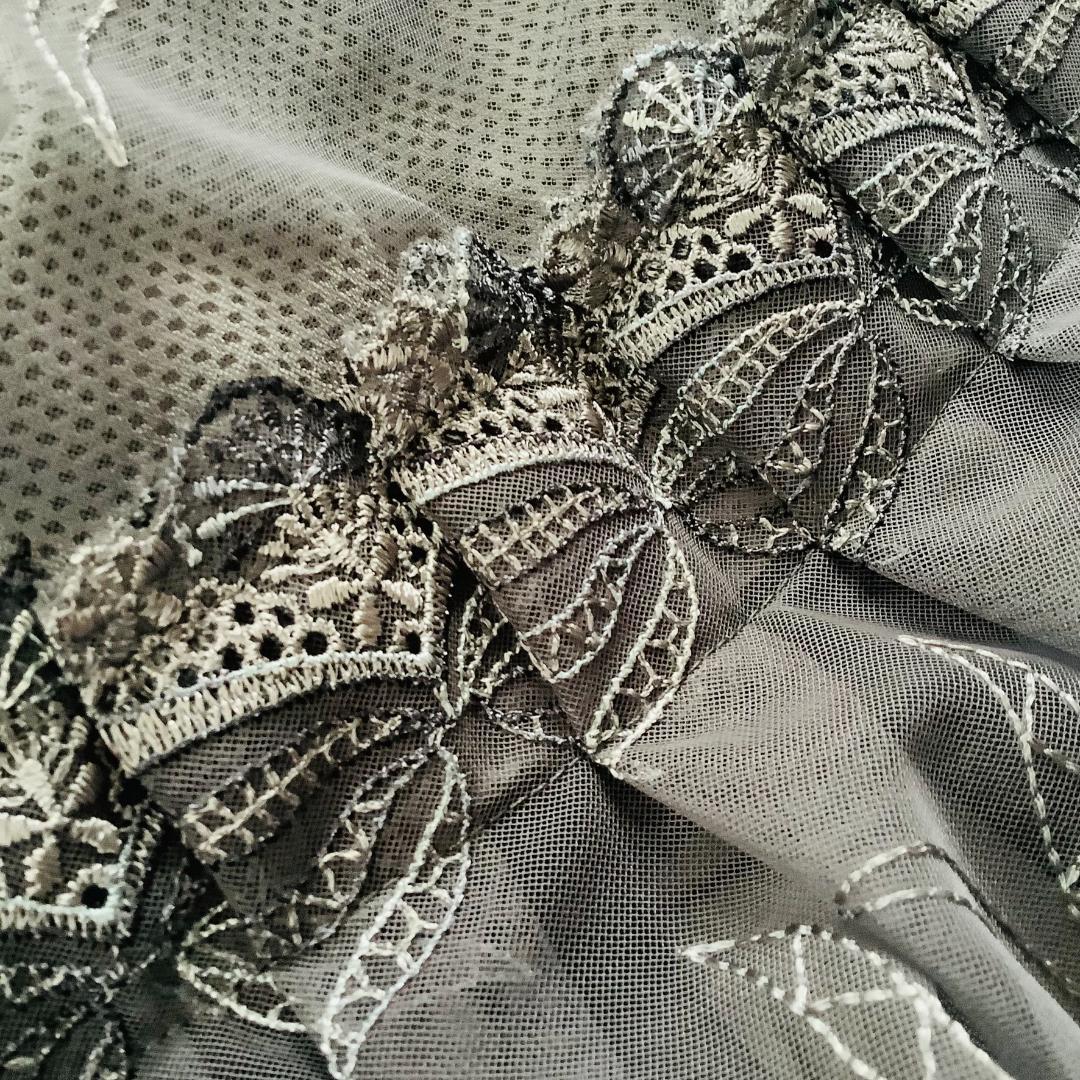 １点のみ　総レースクールタオル　ストール　２段ギャザーレース　グレー&ブラック