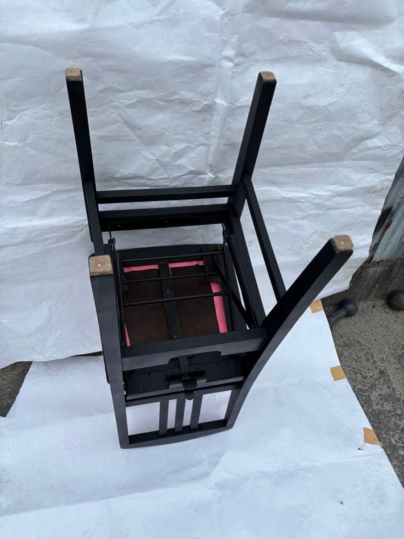 美品背もたれ付ピアノ椅子　可愛いピンク座面足部フェルト付き　春色②