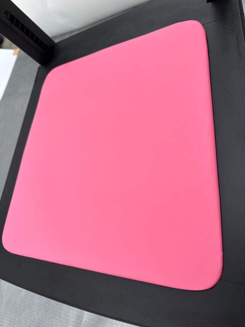 美品背もたれ付ピアノ椅子　可愛いピンク座面足部フェルト付き　春色②