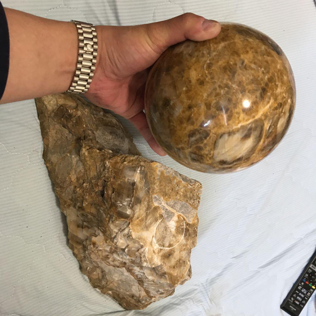 開運丸型石と台座置き石