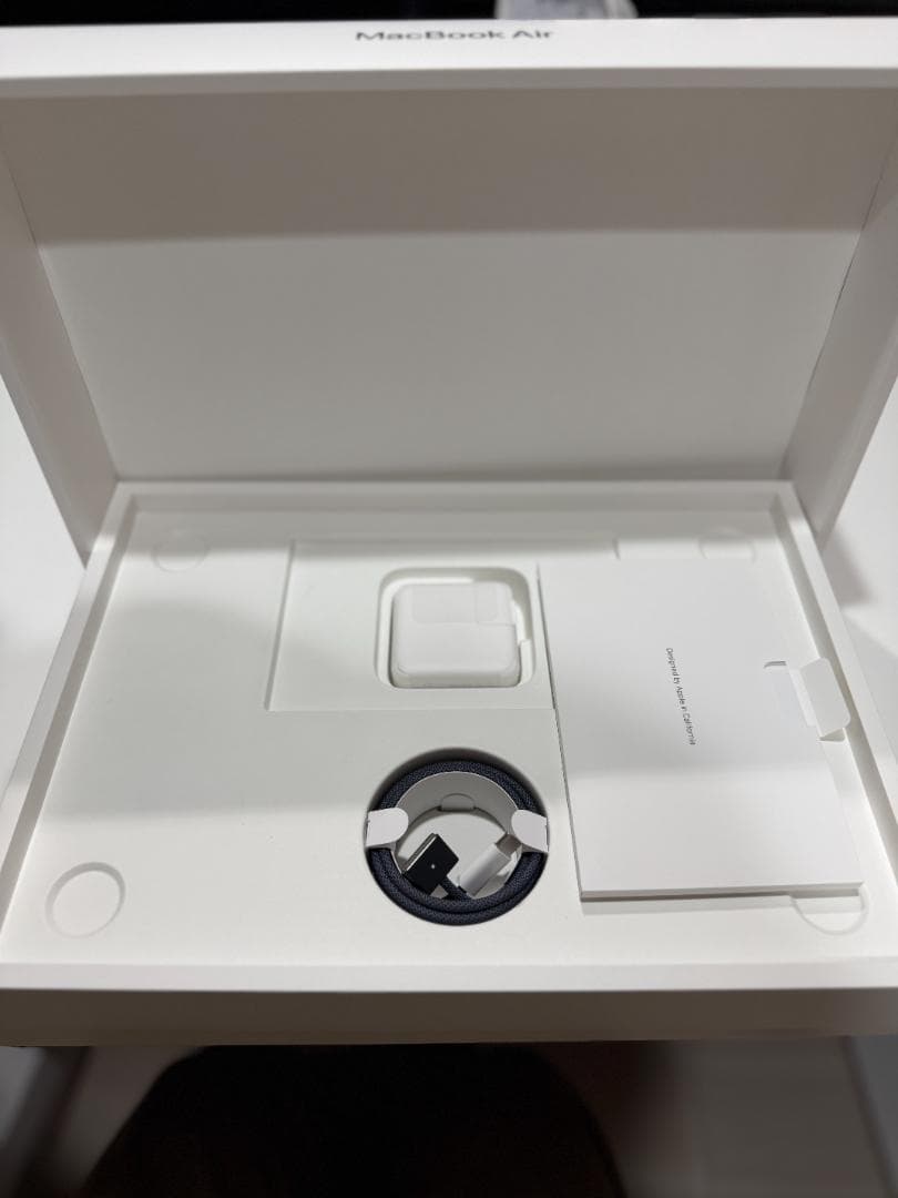 【美品・付属品未使用】MacBook Air M2 13.6ミッドナイト