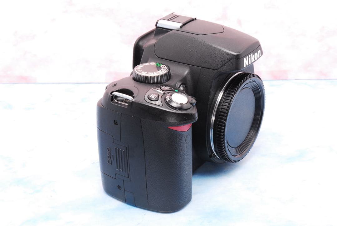 ニコン D60★入門機★手ぶれ補正Wレンズ★小型＆軽量★一眼レフカメラ