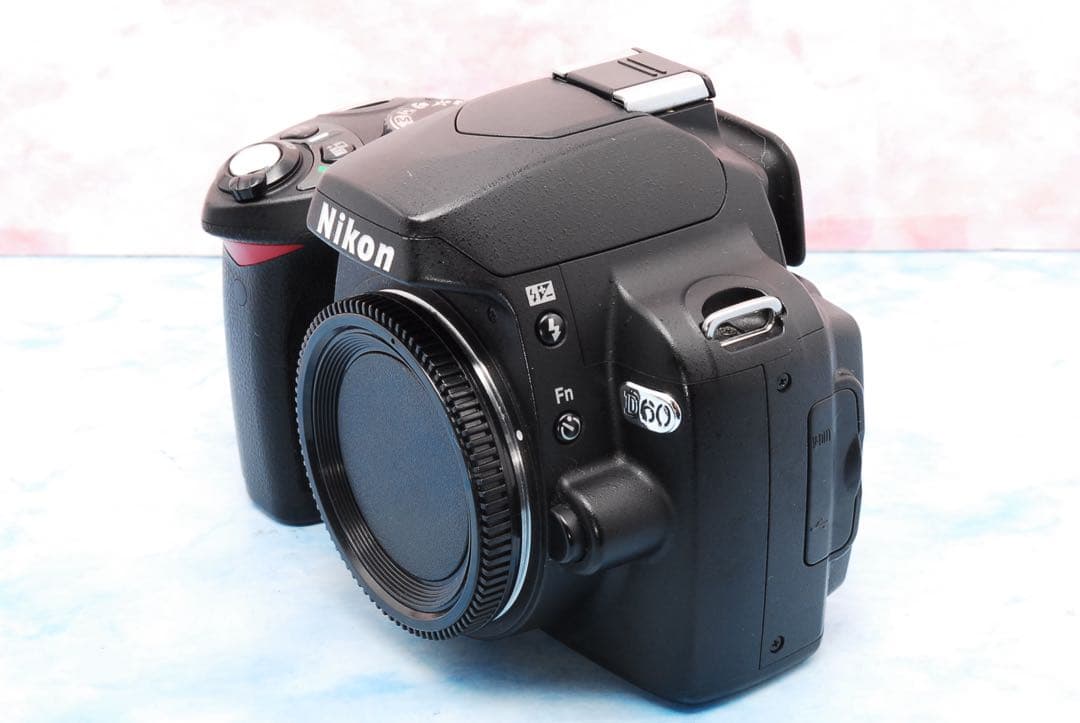 ニコン D60★入門機★手ぶれ補正Wレンズ★小型＆軽量★一眼レフカメラ
