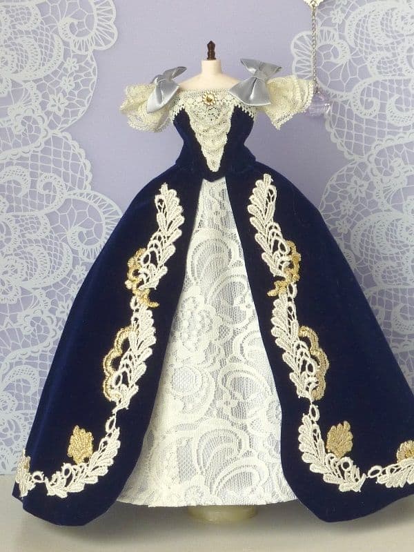 宝塚歌劇娘役衣装風『エリザベート・私が踊る時』 ベルベットのドレス①