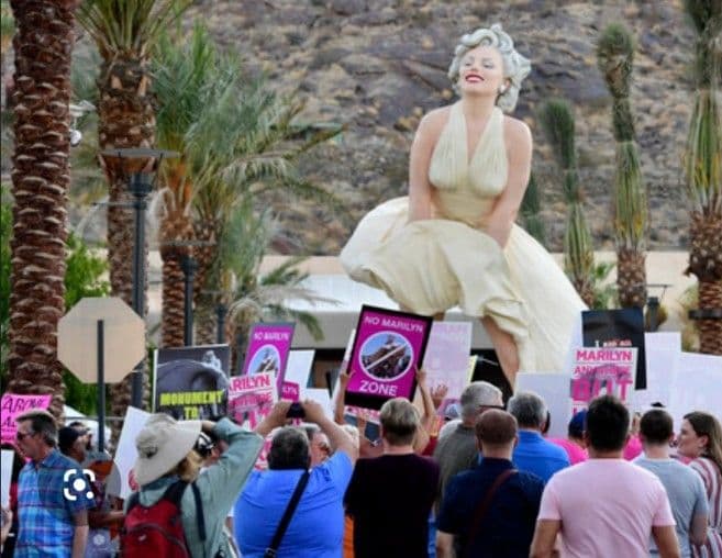 アメリカ巨大マリリンモンロー像8メートル　18分の1レプリカ　レジン製フィギュア