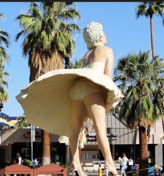 アメリカ巨大マリリンモンロー像8メートル　18分の1レプリカ　レジン製フィギュア