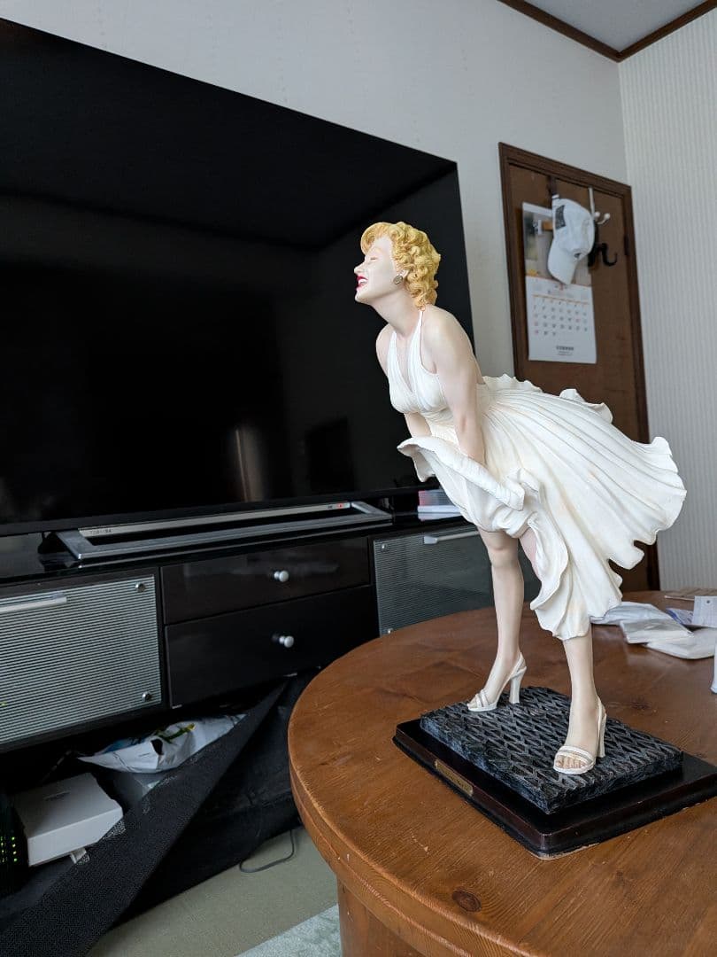 アメリカ巨大マリリンモンロー像8メートル　18分の1レプリカ　レジン製フィギュア