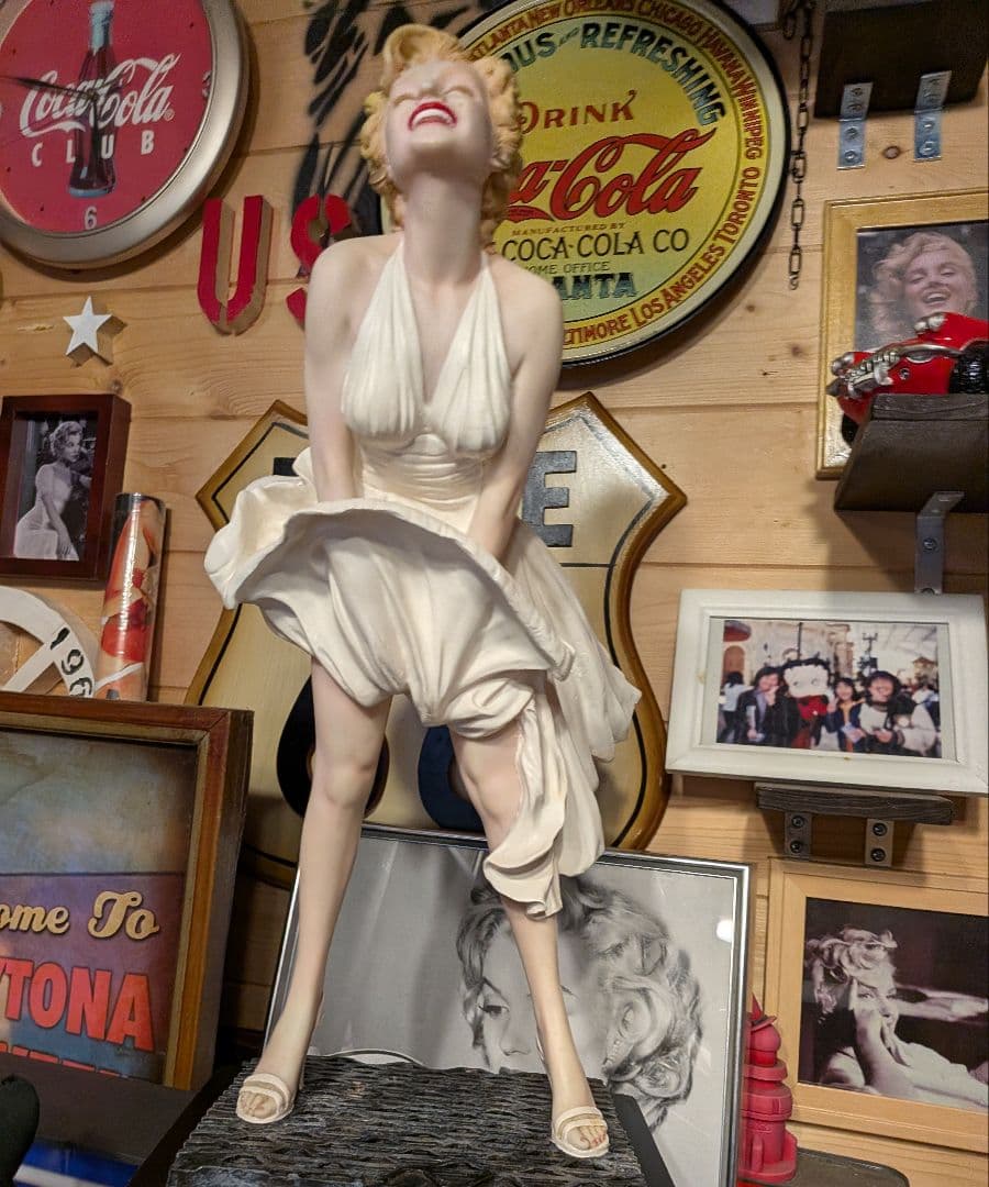 アメリカ巨大マリリンモンロー像8メートル　18分の1レプリカ　レジン製フィギュア