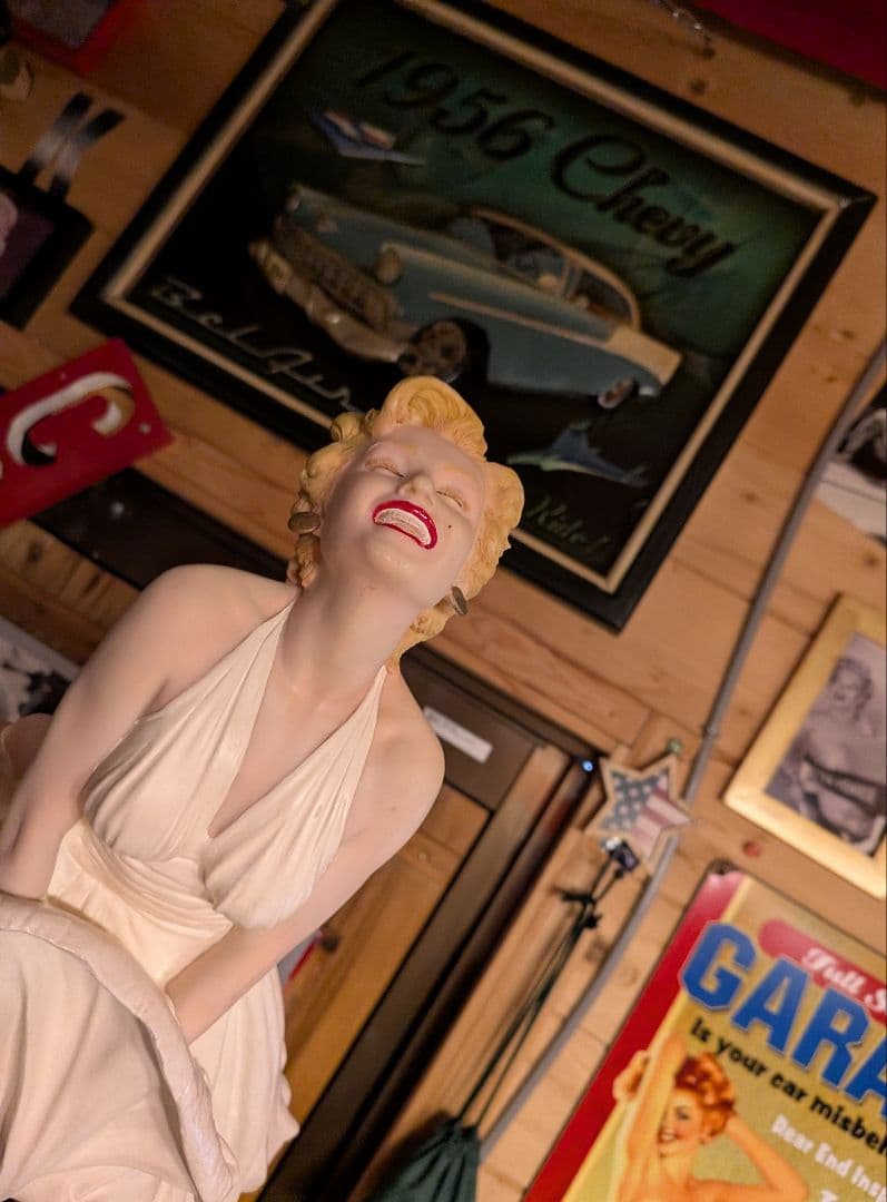 アメリカ巨大マリリンモンロー像8メートル　18分の1レプリカ　レジン製フィギュア