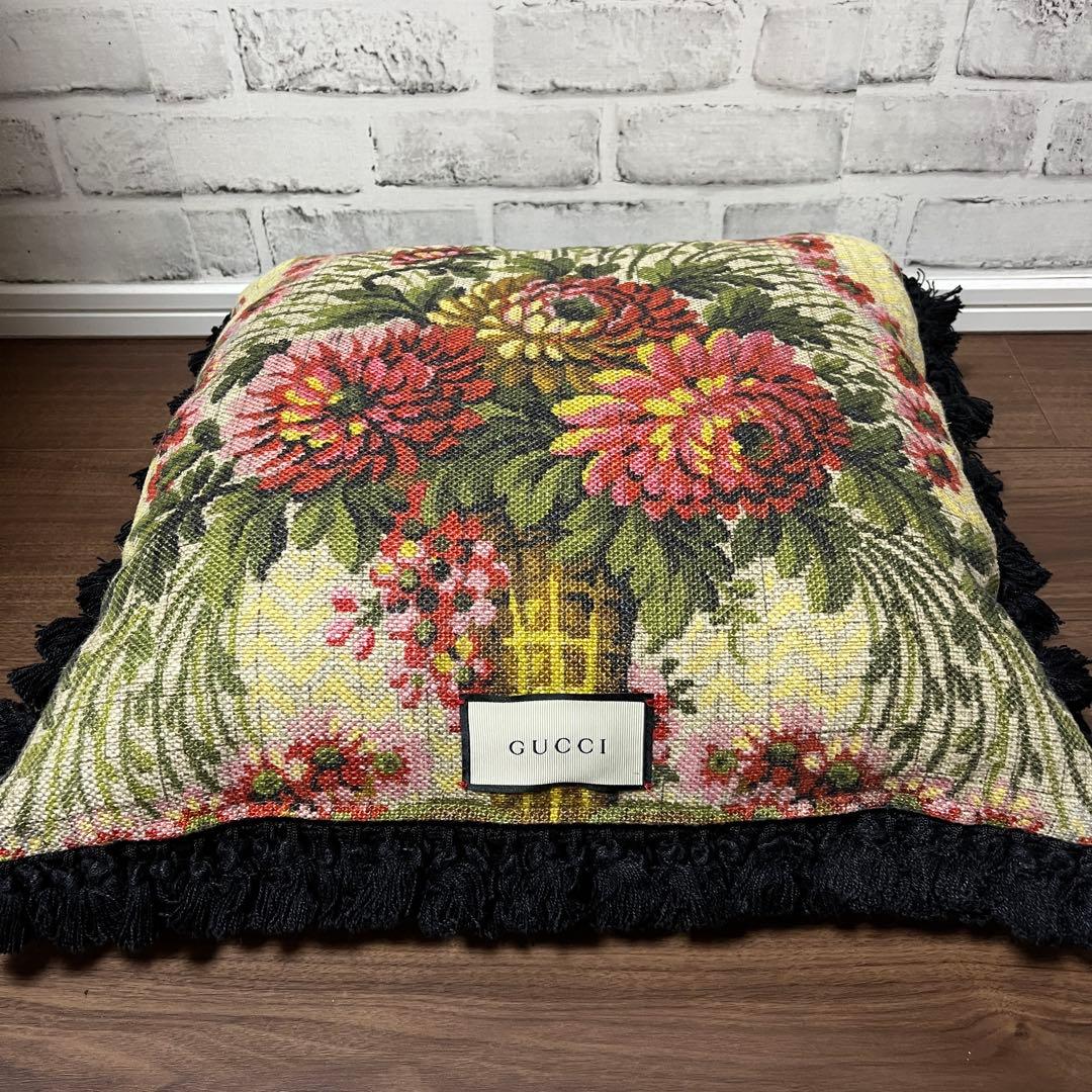 GUCCI GGジャガードクッション ブラック
