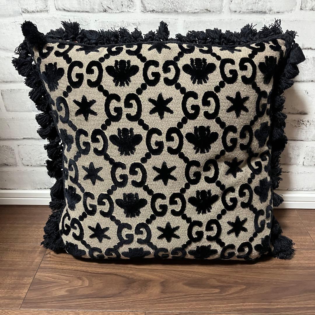 GUCCI GGジャガードクッション ブラック