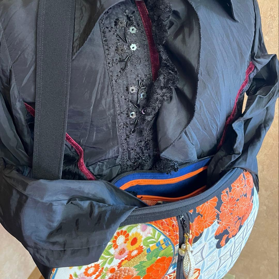 着物リメイク＊ボディバック・ビーンズ型＊黒留袖 花鳥 刺繍