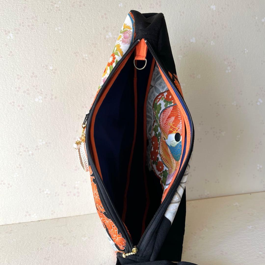 着物リメイク＊ボディバック・ビーンズ型＊黒留袖 花鳥 刺繍