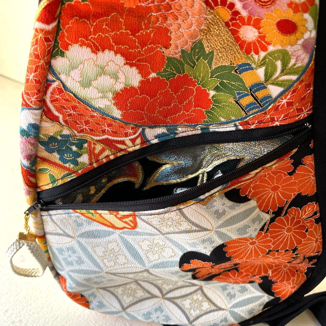 着物リメイク＊ボディバック・ビーンズ型＊黒留袖 花鳥 刺繍