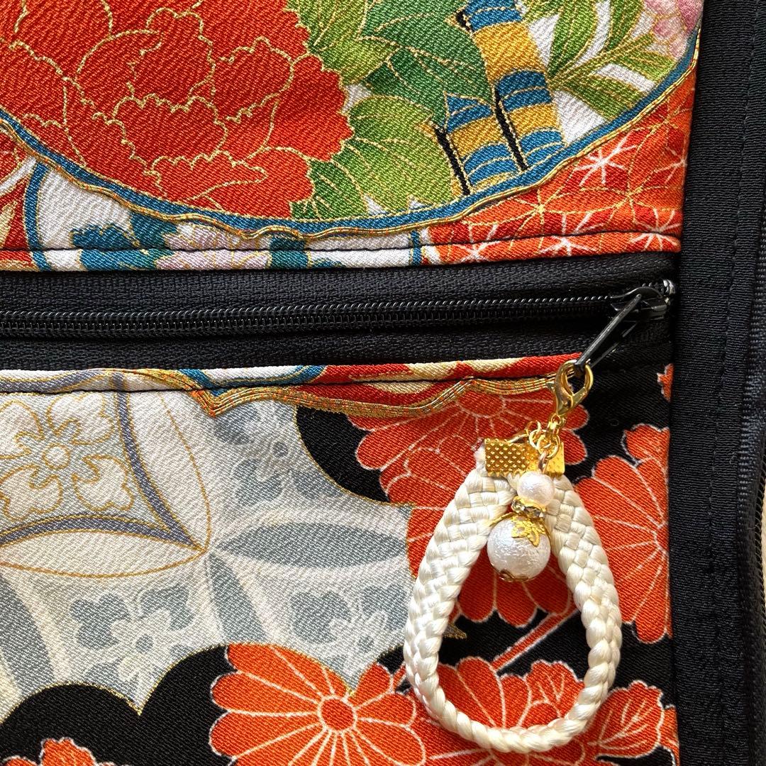 着物リメイク＊ボディバック・ビーンズ型＊黒留袖 花鳥 刺繍