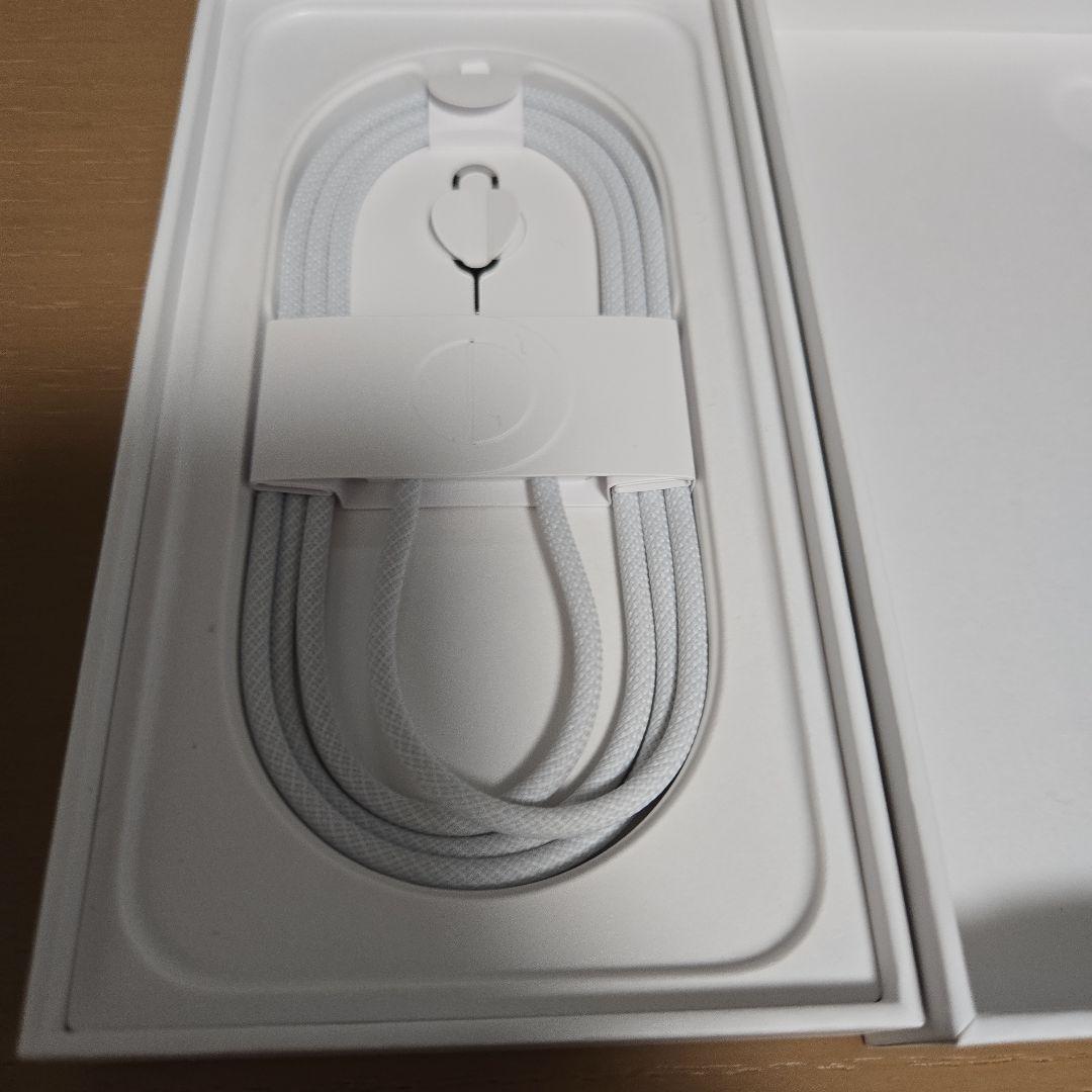 【新品】iPhone 16e ブラック 本体 充電ケーブル付き