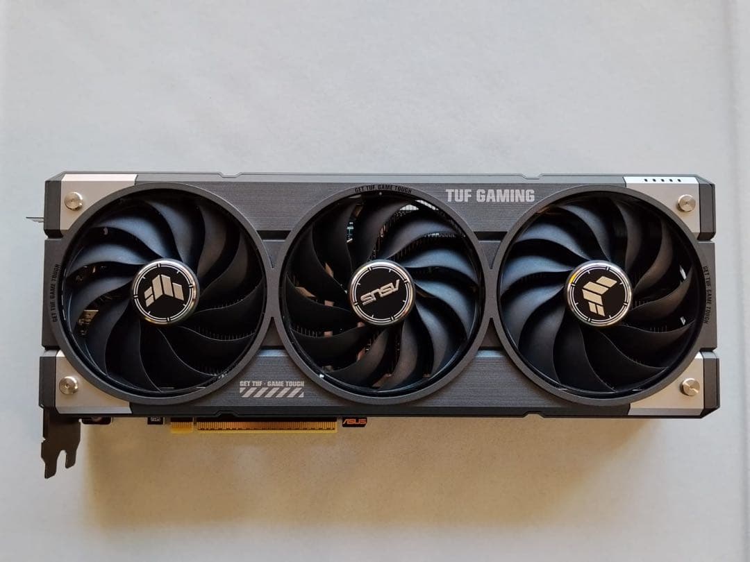 グラフィックボード・グラボ・ビデオカード ASUS TUF Gaming Radeon RX 9060 XT 16GB