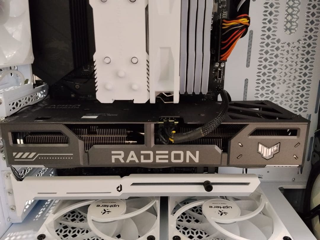 グラフィックボード・グラボ・ビデオカード ASUS TUF Gaming Radeon RX 9060 XT 16GB