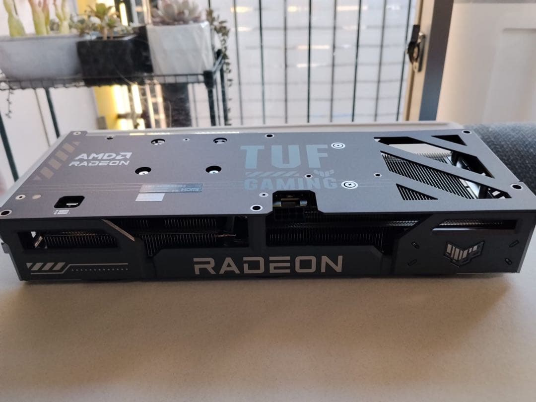 グラフィックボード・グラボ・ビデオカード ASUS TUF Gaming Radeon RX 9060 XT 16GB