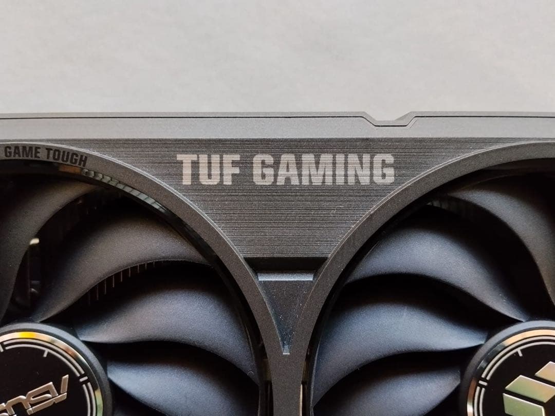 グラフィックボード・グラボ・ビデオカード ASUS TUF Gaming Radeon RX 9060 XT 16GB