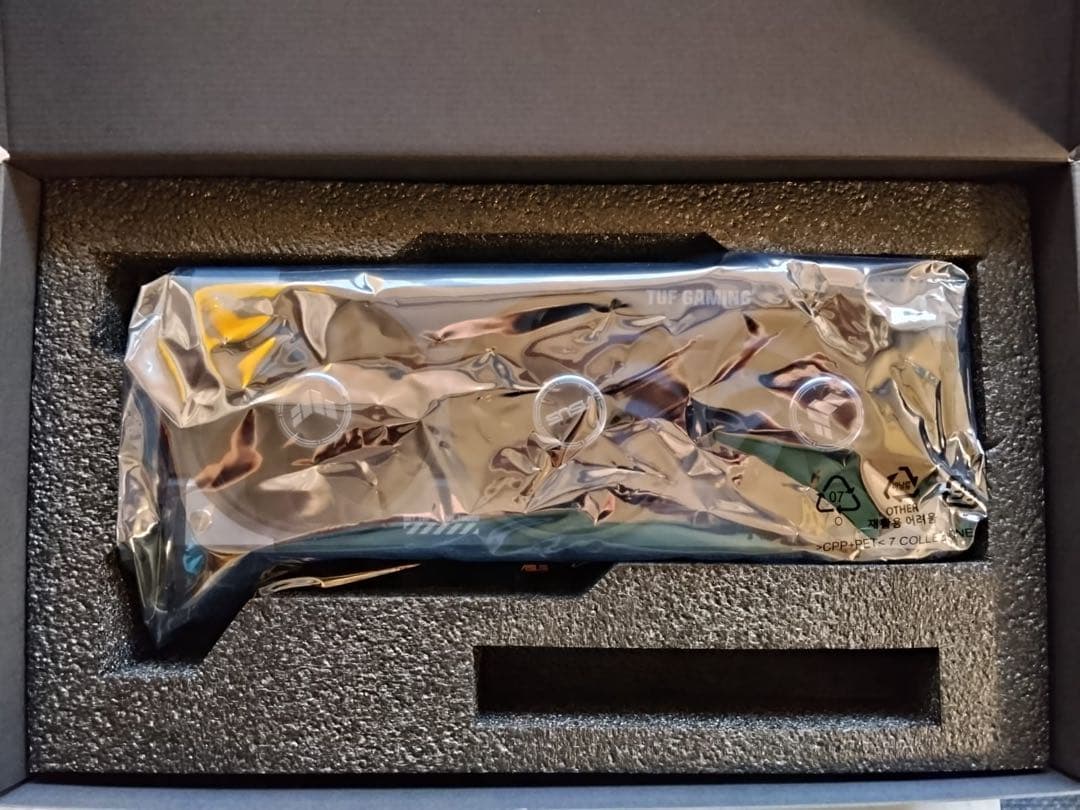 グラフィックボード・グラボ・ビデオカード ASUS TUF Gaming Radeon RX 9060 XT 16GB