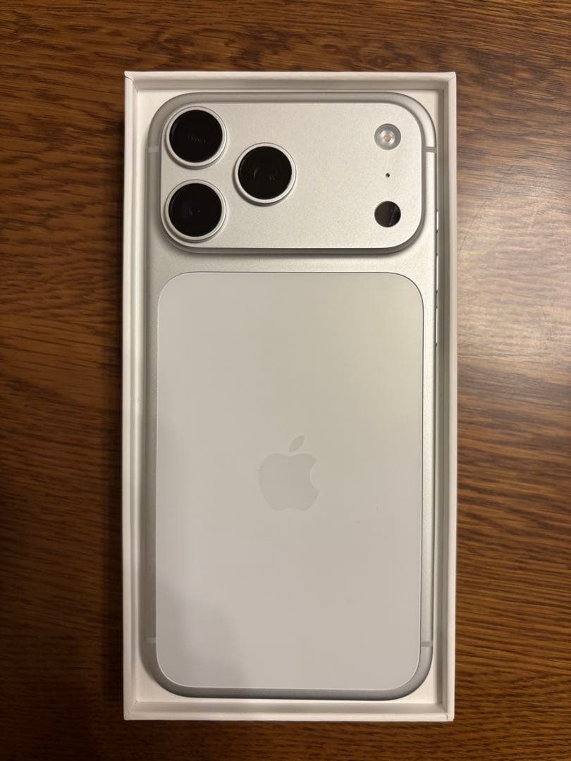 iPhone17ProMax 256GB シルバー　SIMフリー　アクセサリー付