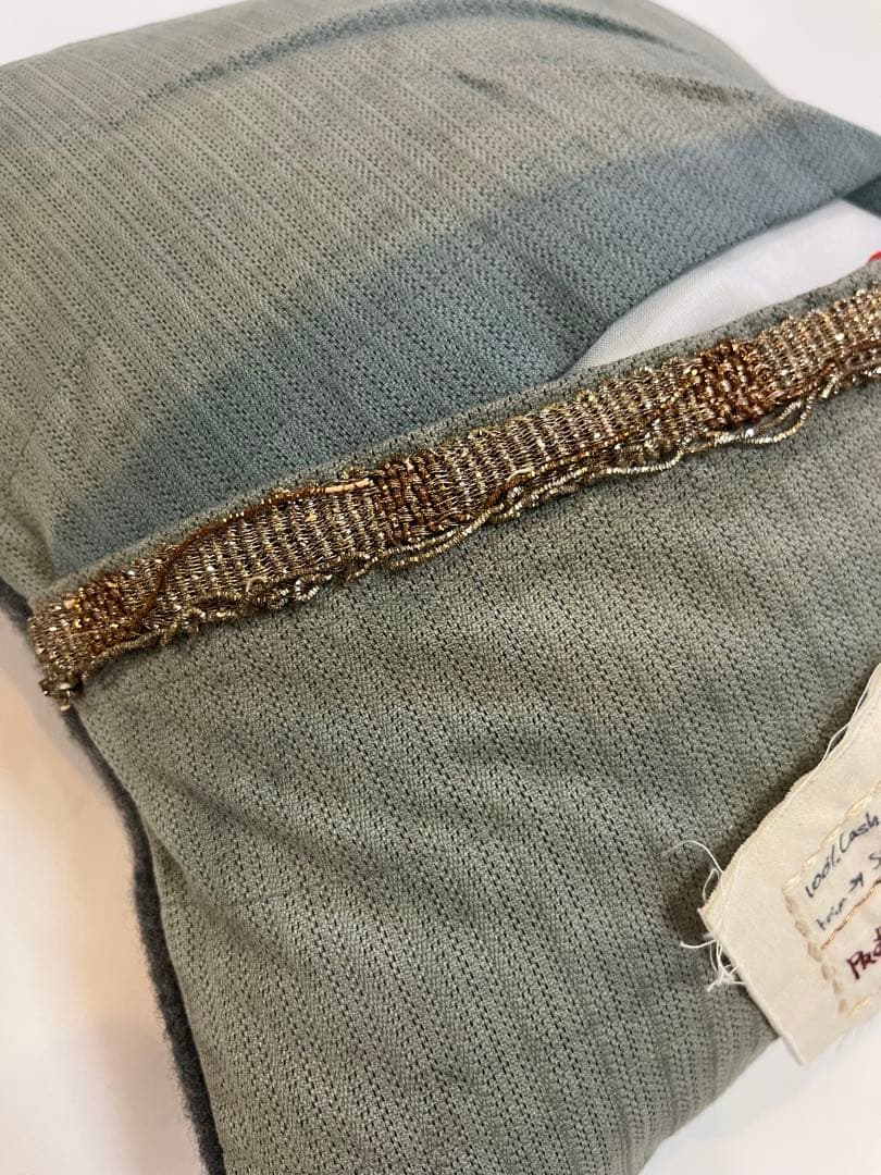 Chatav ectabitフェザーの刺繍 グレー クッションカバー