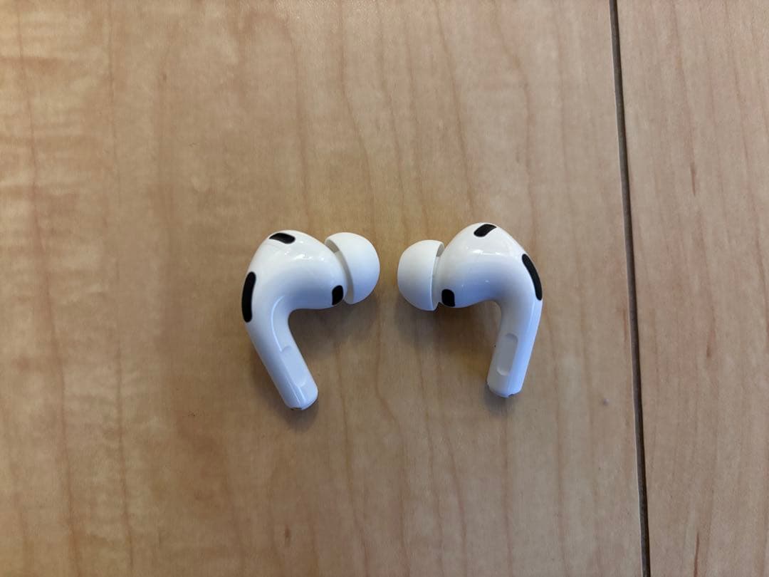 AirPods Pro 3 本体　社外ケース付