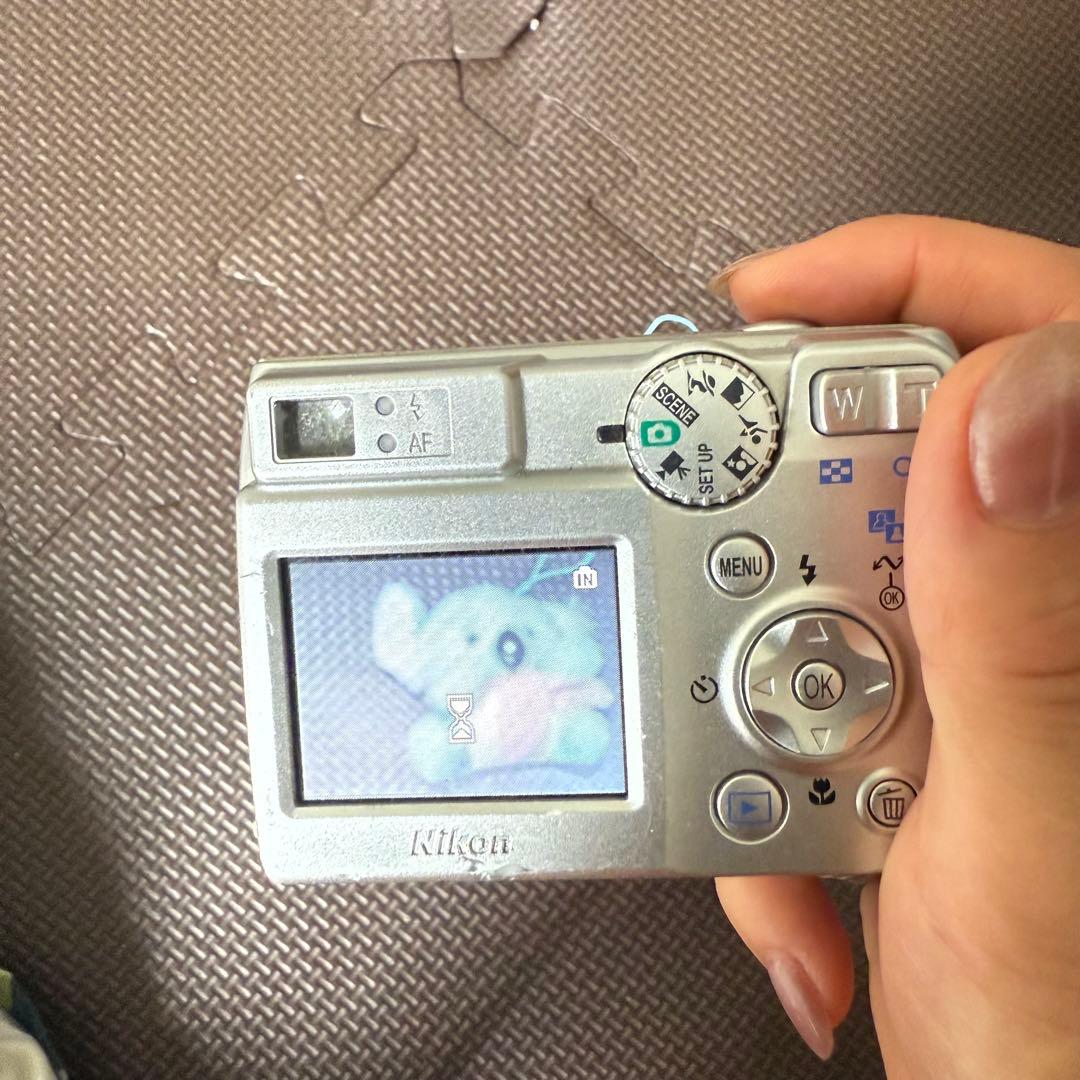 Nikon ニコン　COOLPIX7600 E7600 シルバー　乾電池式