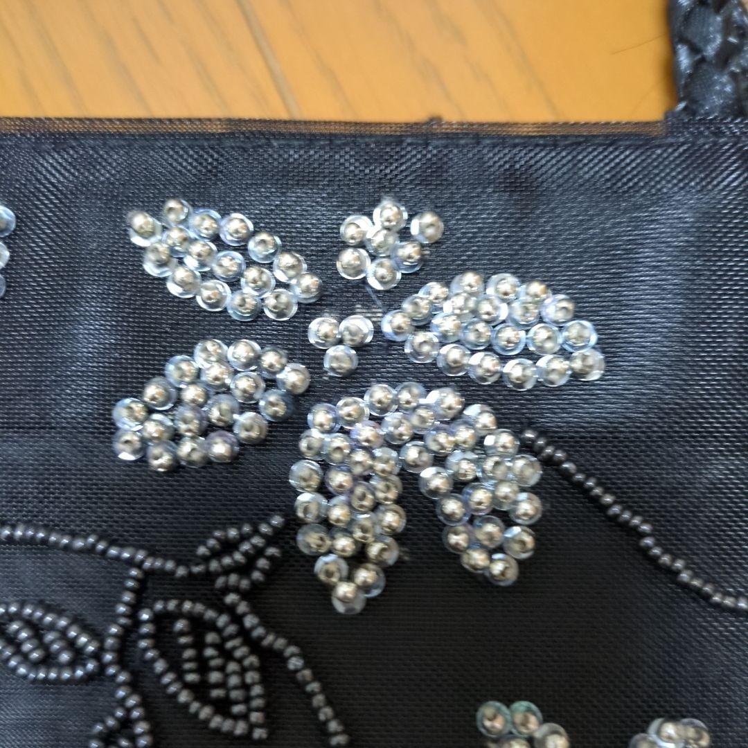 キラキラビーズ刺繍の繻子バッグ