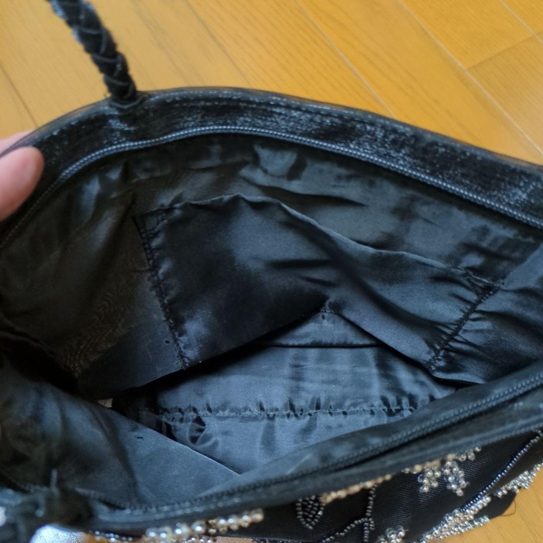 キラキラビーズ刺繍の繻子バッグ