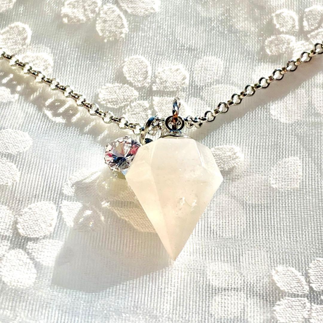 12個セット　ちょっと小さい宝石のような桃色と水晶　レジンネックレス