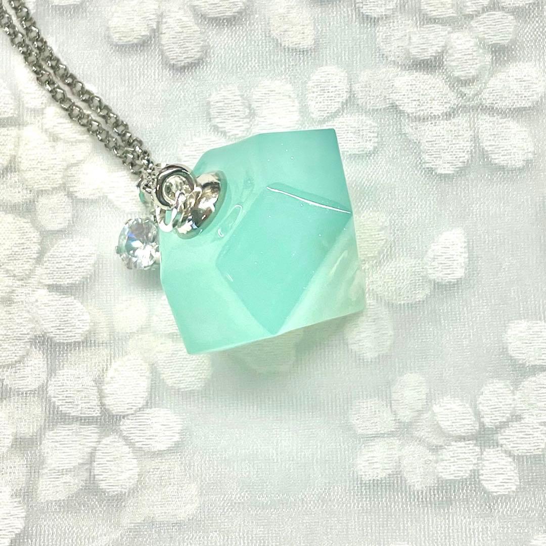 12個セット　ちょっと小さい宝石のような桃色と水晶　レジンネックレス