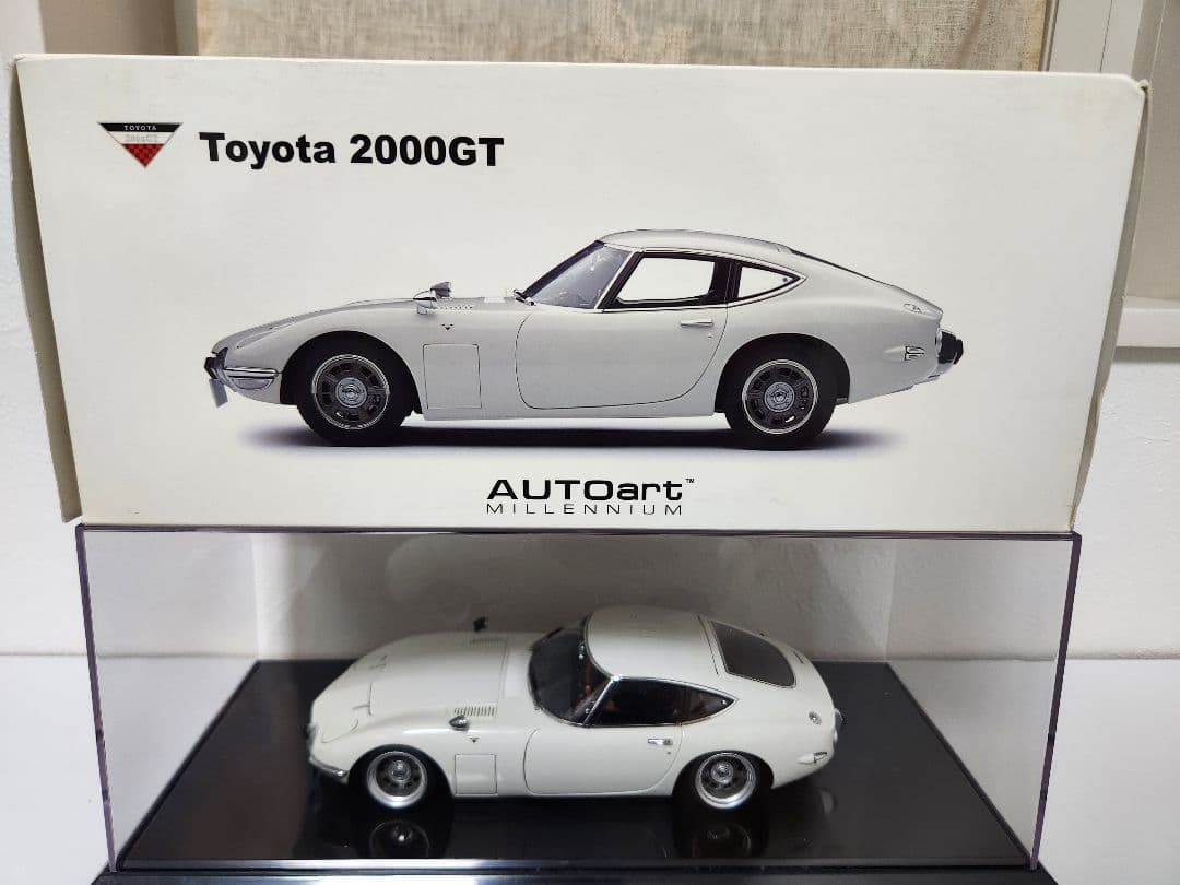 オートアート1/18　トヨタ2000GT