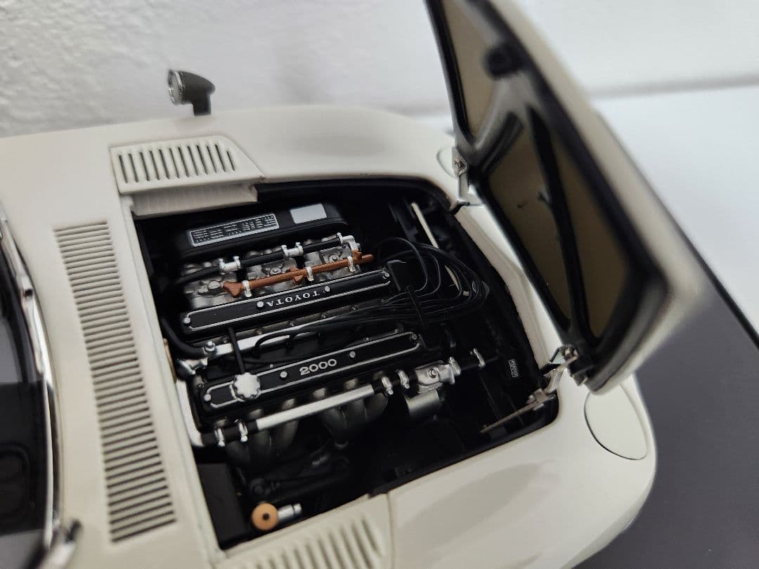 オートアート1/18　トヨタ2000GT