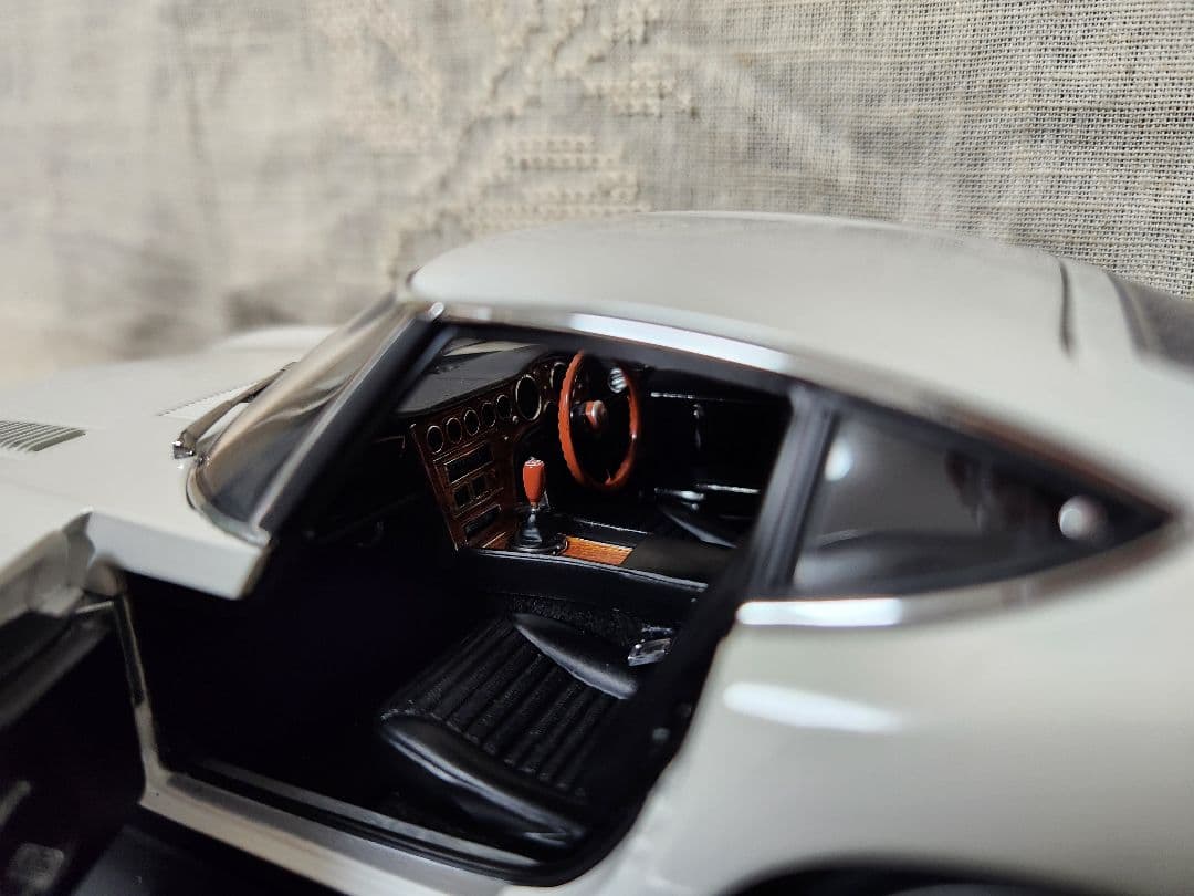 オートアート1/18　トヨタ2000GT