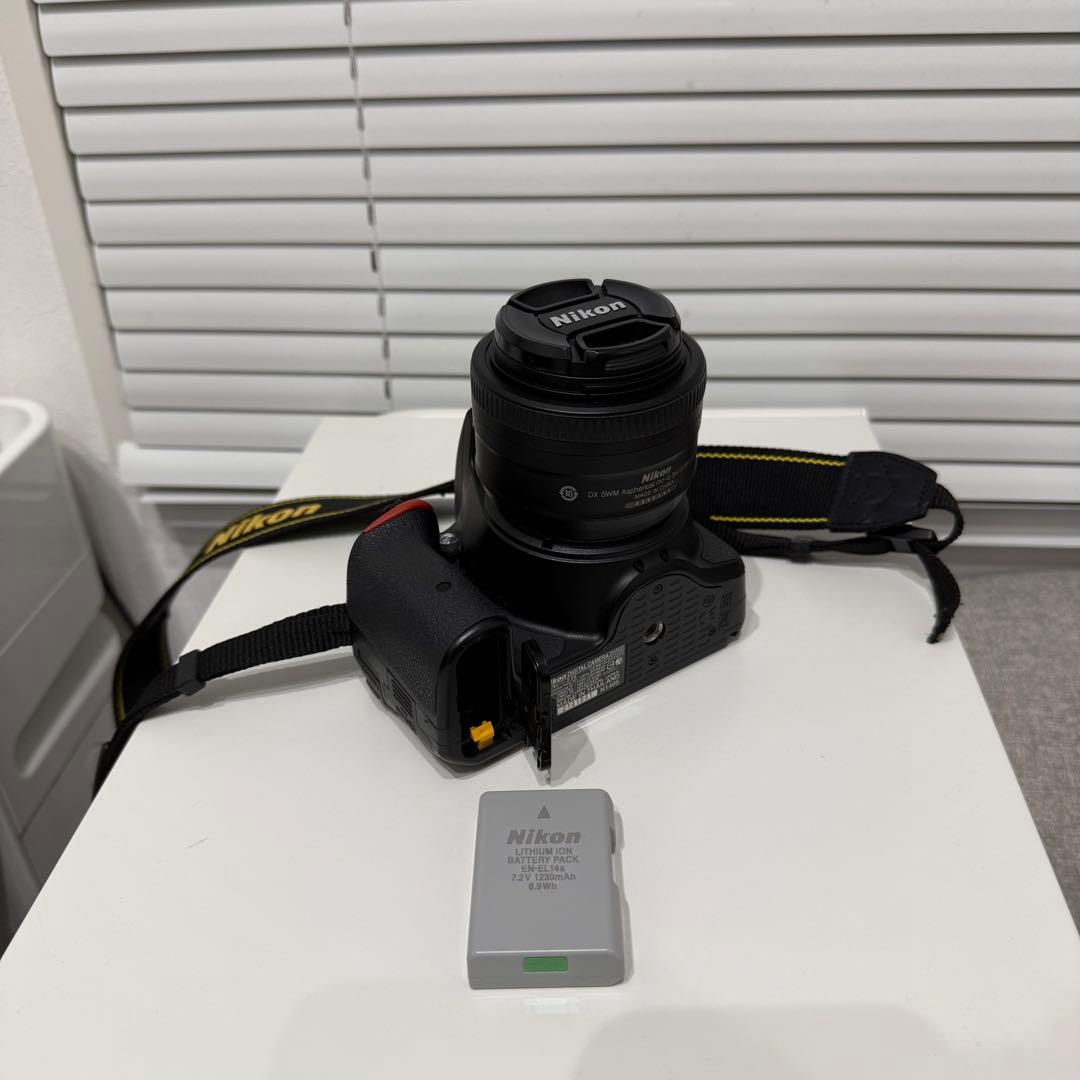 【ストラップ&レンズ&ケース付き】Nikon D5500 デジタル一眼レフカメラ