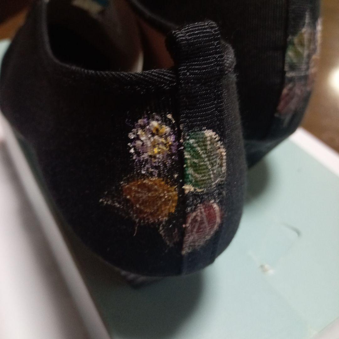 黒の花柄刺繍フラットシューズ　トールペインティング　23センチ　EEE ブラック