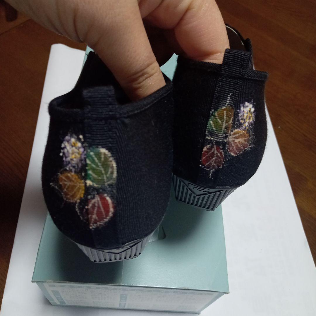 黒の花柄刺繍フラットシューズ　トールペインティング　23センチ　EEE ブラック