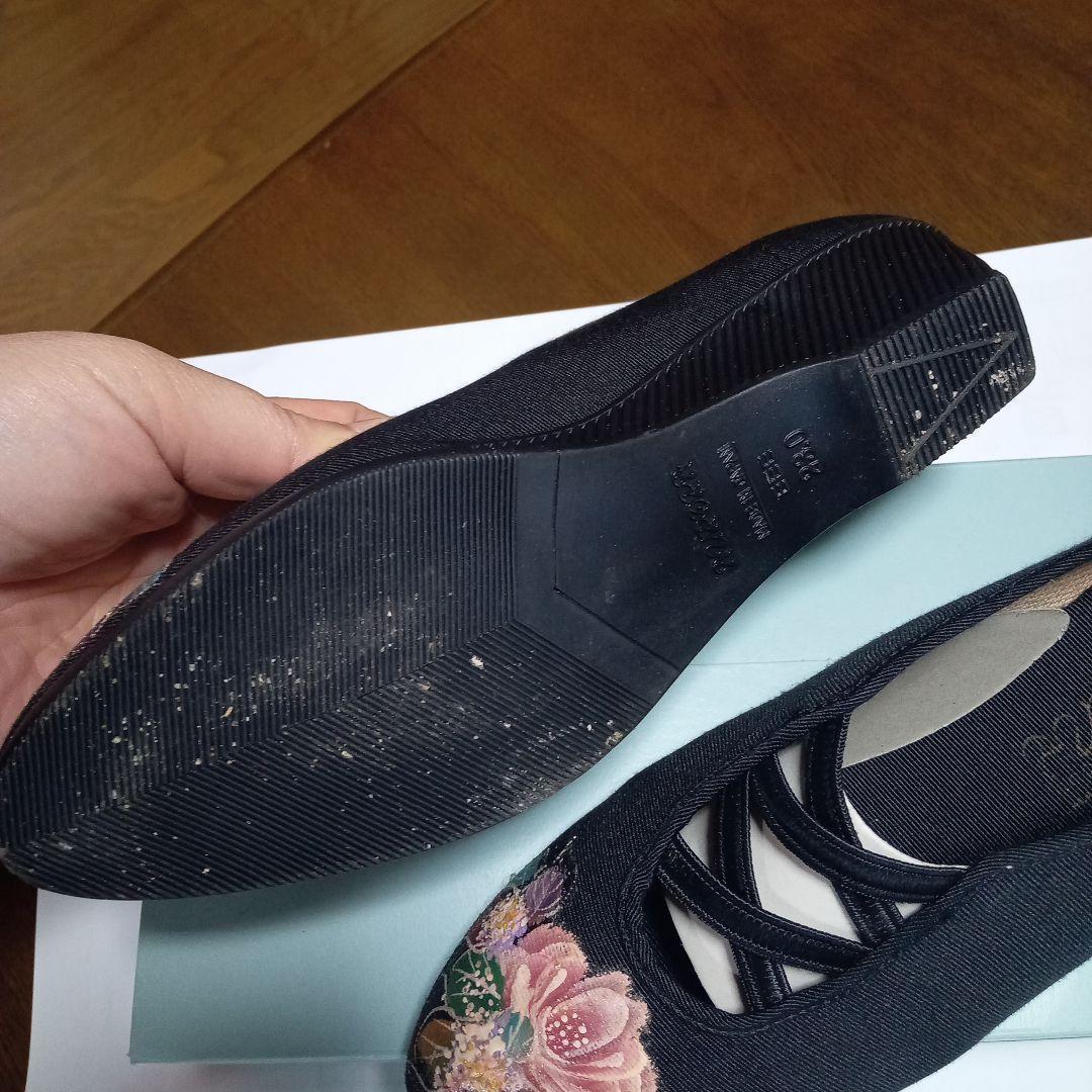 黒の花柄刺繍フラットシューズ　トールペインティング　23センチ　EEE ブラック