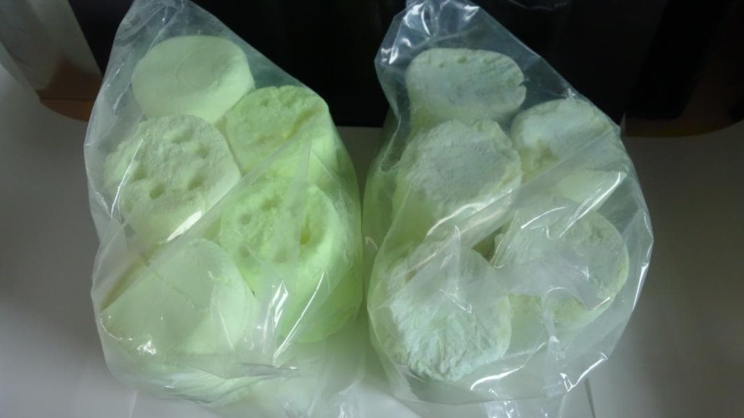 極希少　蓄光の塊り　原料そのまま　ブルーグリーン発光 オブジェ