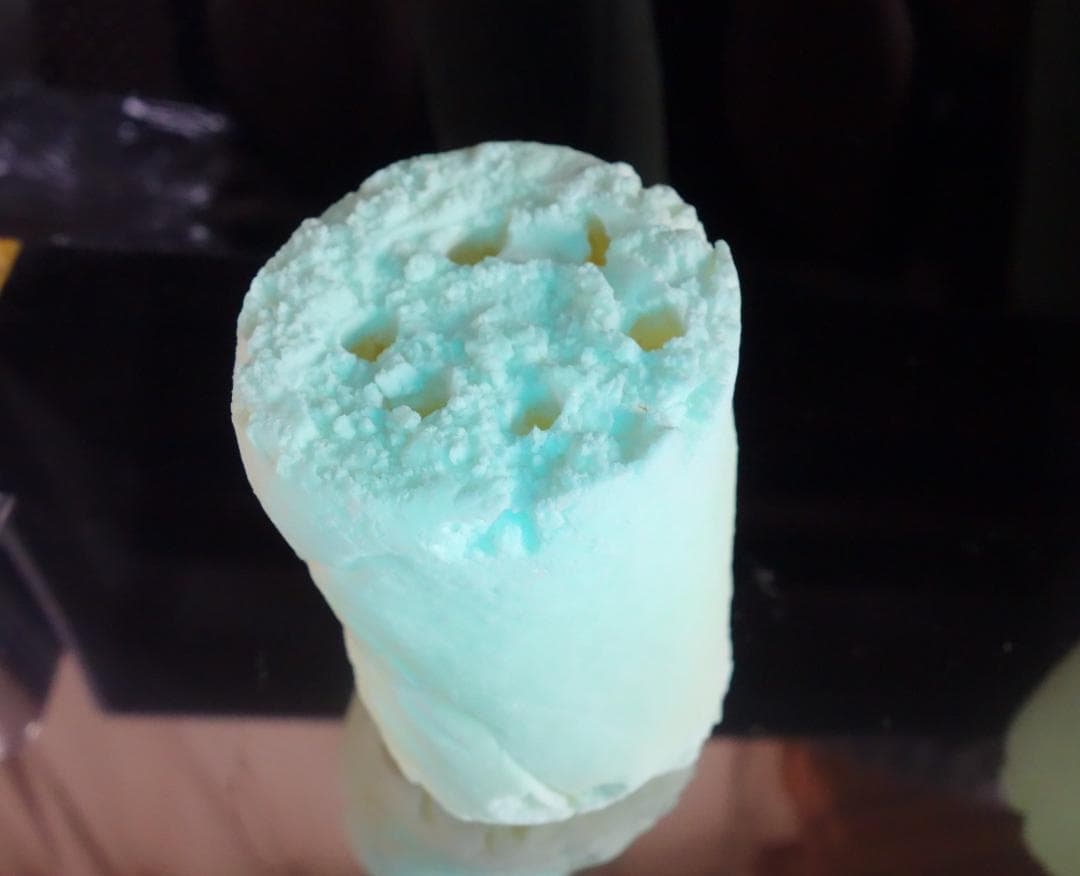 極希少　蓄光の塊り　原料そのまま　ブルーグリーン発光 オブジェ