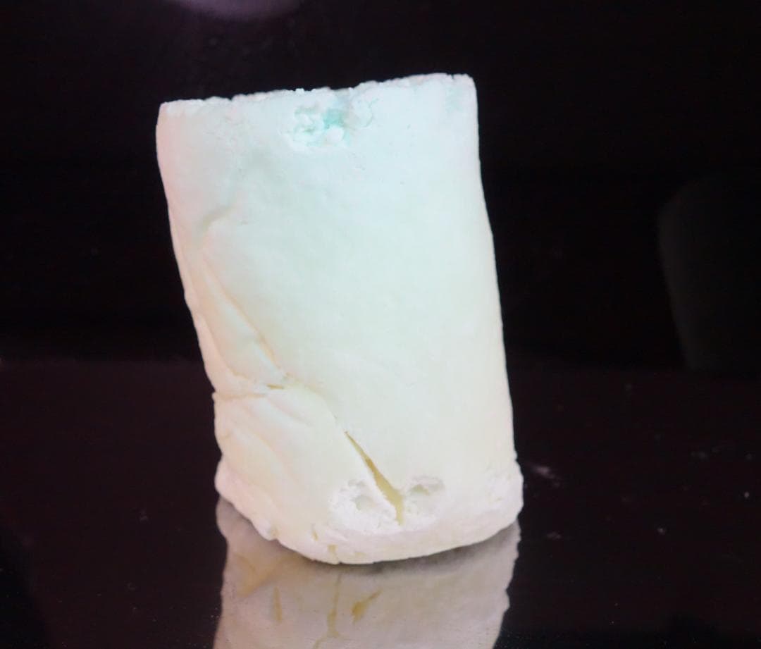 極希少　蓄光の塊り　原料そのまま　ブルーグリーン発光 オブジェ