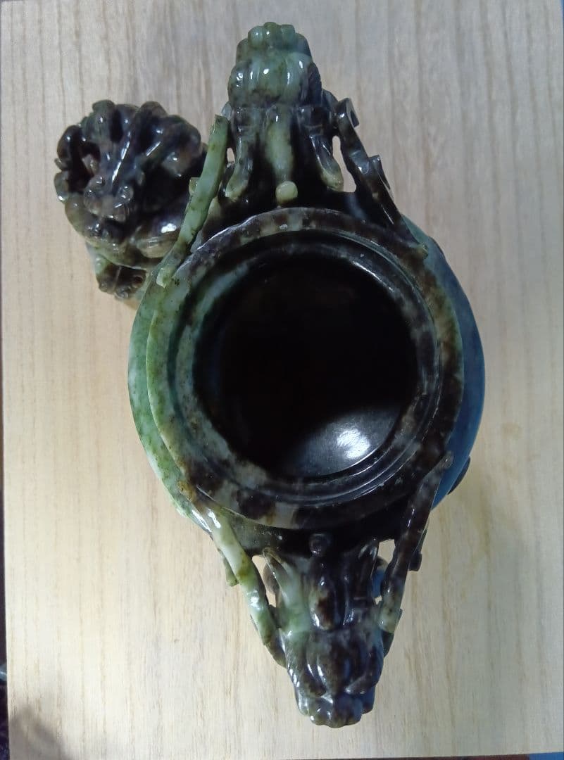 中国美術　玉石　黒翡翠（ブラックジェダイト）獅子彫　遊環三足香炉　台座・布箱付