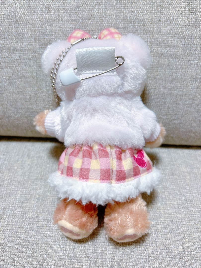 ディズニー　ウィンターホリデー シェリーメイ ぬいぐるみバッジ