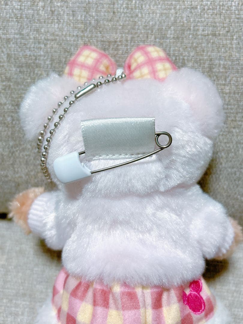 ディズニー　ウィンターホリデー シェリーメイ ぬいぐるみバッジ