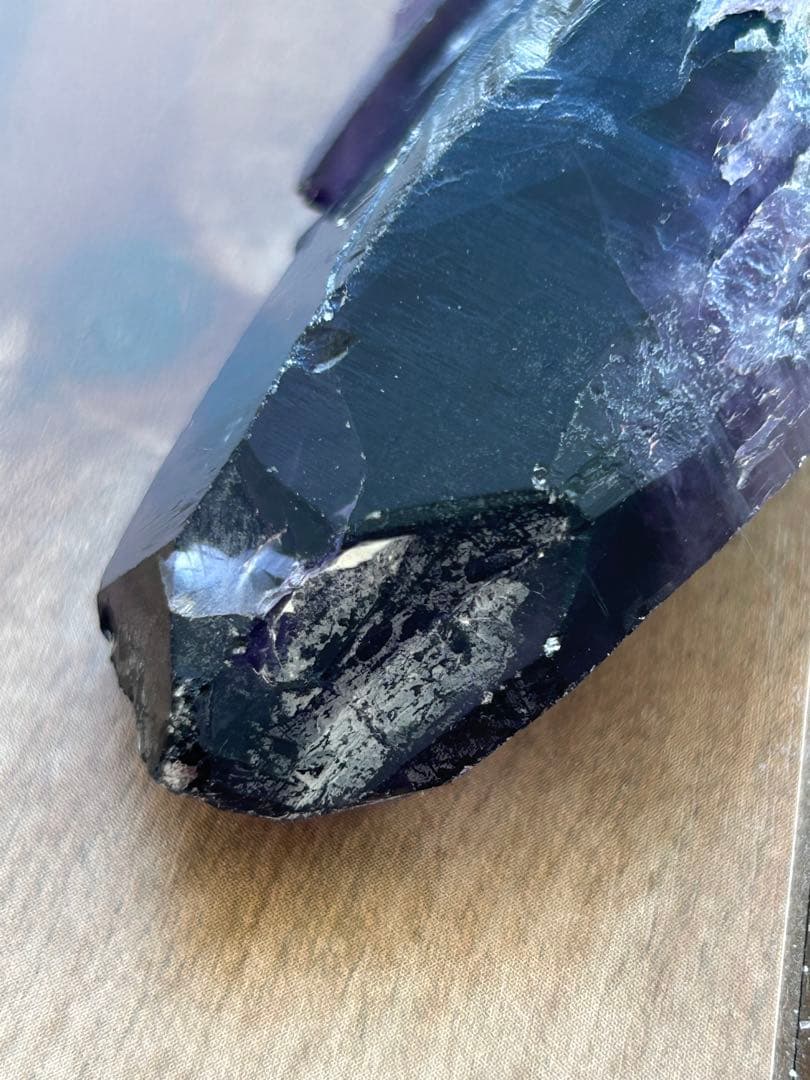 ナイジェリア産 トゥトゥクリフスアメジスト 原石 深紫の層を刻む、断崖の記憶