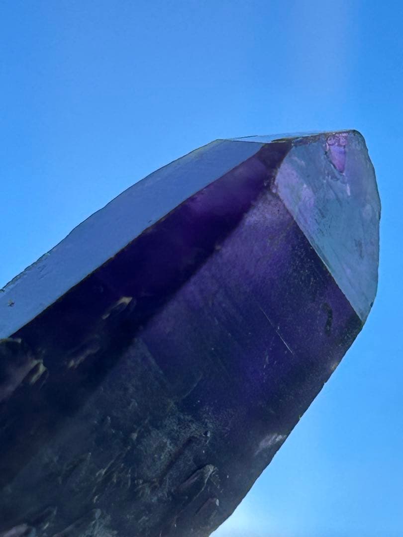 ナイジェリア産 トゥトゥクリフスアメジスト 原石 深紫の層を刻む、断崖の記憶