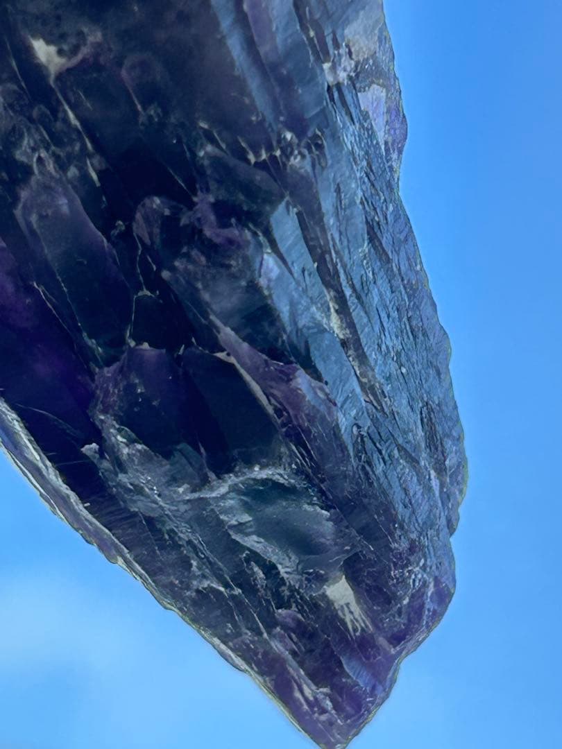 ナイジェリア産 トゥトゥクリフスアメジスト 原石 深紫の層を刻む、断崖の記憶